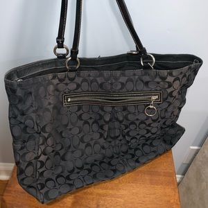 Cute tote bag perfect for travel or beach days!